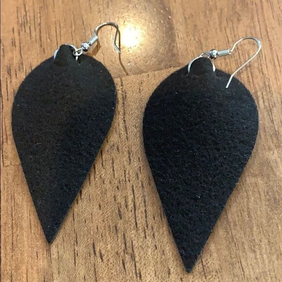 𝅺pu Leather Tear Drop BLACK Earrings - Picture 5 of 6